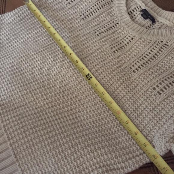 Sweet crocheted sweater - Picture 5 of 9